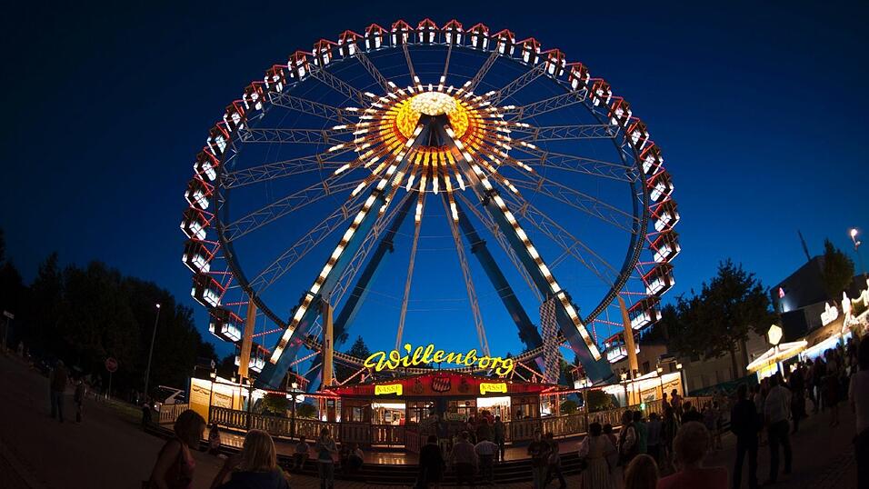 Das Riesenrad ist ein Kult-Treffpunkt f&uuml;r Volksfestg&auml;nger.