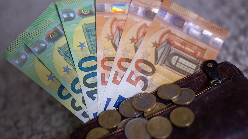 In vielen L&auml;ndern spielen Schein und M&uuml;nze eine untergeordnete Rolle (Symbolbild)