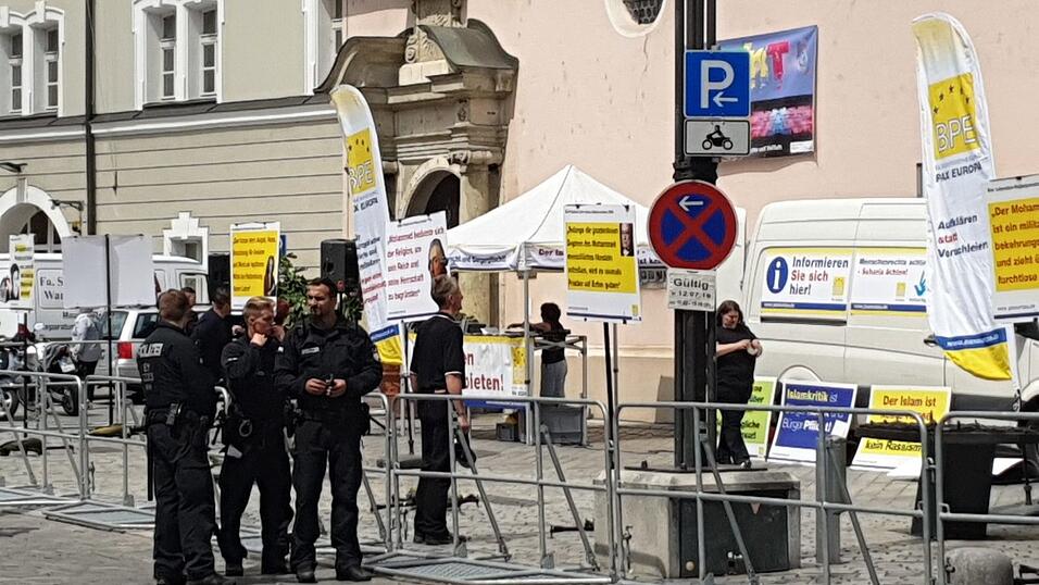 Die 'B&uuml;rgerbewegung Pax Europa' h&auml;lt am Freitag in Straubing eine Kundgebung ab - begleitet von Gegenprotesten des B&uuml;ndnisses 'Wir sind bunt'.