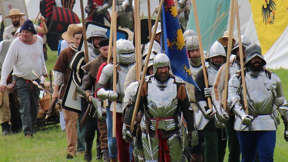 Authentische Gewandungen gibt es beim Further Mittelalterspektakel zu sehen.