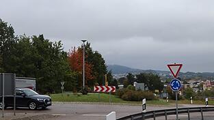 Der Kreisverkehr Cham-Süd ist einer der wichtigsten Knotenpunkte für den Verkehr im ganzen Landkreis. Jetzt muss er saniert werden.
