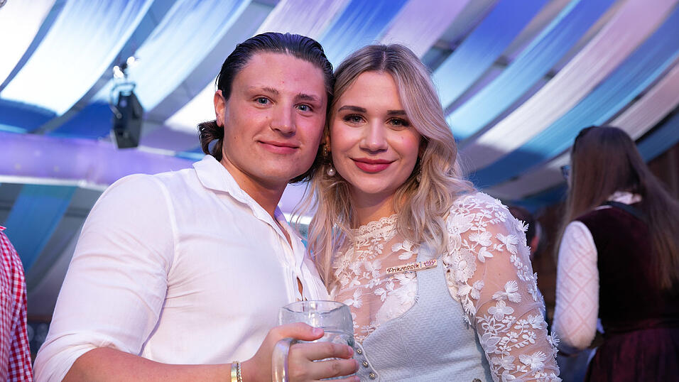 Die Partybilder vom Samstag, 16. August, aus dem Festzelt Wenisch. Die Partybilder vom Samstag, 16. August, aus dem Festzelt Wenisch.