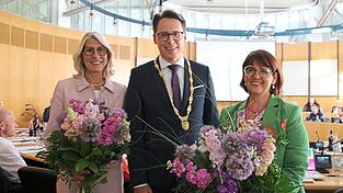 Mit zweiter B&uuml;rgermeisterin Renate Wasmeier (l.) und dritter B&uuml;rgermeisterin Dr. Ila Schnabel hat Oberb&uuml;rgermeister Dr. Christian Moser k&uuml;nftig zwei weibliche Stellvertreterinnen als Unterst&uuml;tzung an seiner Seite.