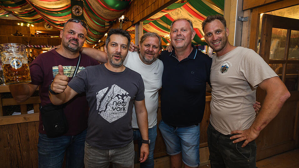 Die Partybilder vom Donnerstag, 15. August 2024, aus dem Festzelt Weckmann. Die Partybilder vom Donnerstag, 15. August 2024, aus dem Festzelt Weckmann.