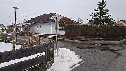 Die Stra&szlig;enlaterne in der Finkenstra&szlig;e soll an die Ecke Dendlstra&szlig;e versetzt werden.