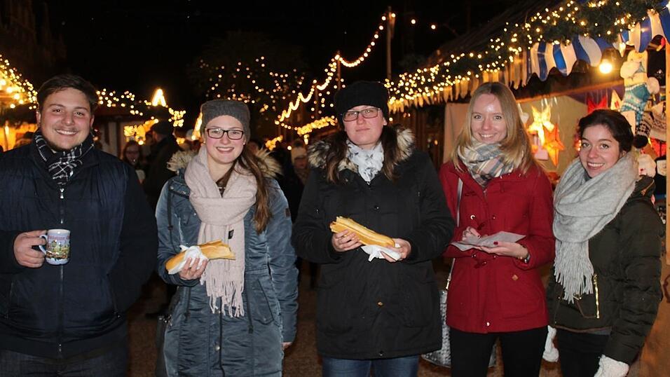 Am Donnerstagabend ist der Landshuter Christkindlmarkt eröffnet worden. Am Donnerstagabend ist der Landshuter Christkindlmarkt eröffnet worden.