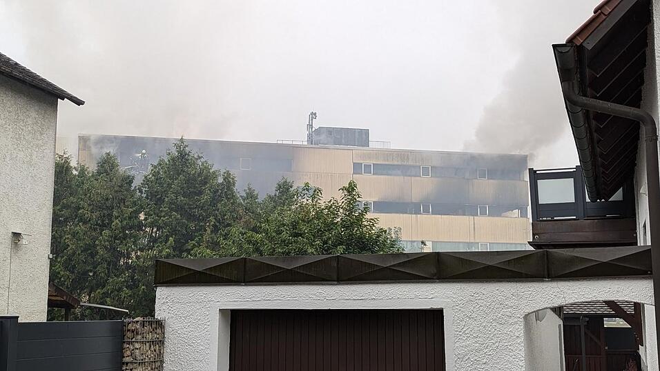 Durch ein Feuer in einer lagerhalle der Brandt-Schokoladenfabrik in Landshut ist nach Sch&auml;tzungen der Polizei ein Millionenschaden entstanden.