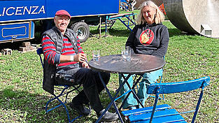 Loes Snijders und Fabian Schwarz finden sich in Landshut heuer zwischen Café-Wagen und Koenig-Skulpturen wieder.