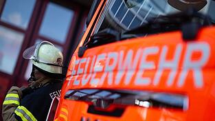 Die fehlende Rettungsgasse hat den Einsatz der Feuerwehr erschwert. (Symbolbild) Die fehlende Rettungsgasse hat den Einsatz der Feuerwehr erschwert. (Symbolbild)