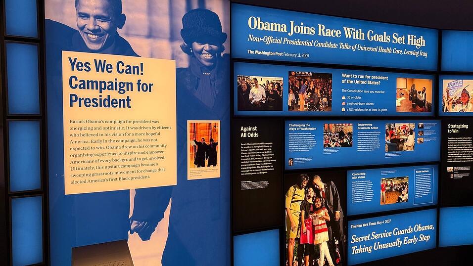 Teil der Ausstellung ist Obamas Werdegang. Teil der Ausstellung ist Obamas Werdegang.