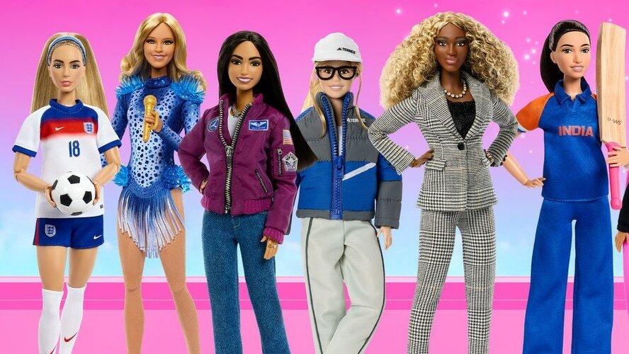 Neben der Helene-Fischer-Puppe stehen andere ber&uuml;hmte Frauen. (Handout)