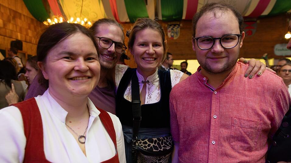 Die Partybilder vom Dienstag, 11. August, aus dem Festzelt Weckmann. Die Partybilder vom Dienstag, 11. August, aus dem Festzelt Weckmann.