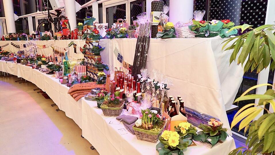 Mit dem SPD-Ball wurde am Samstag die Ballsaison in Straubing eröffnet. Mit dem SPD-Ball wurde am Samstag die Ballsaison in Straubing eröffnet.