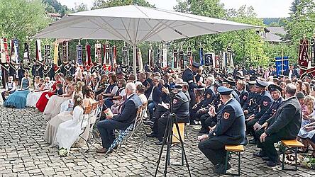 Im Kurpark fand ein feierlicher Gottesdienst statt.
