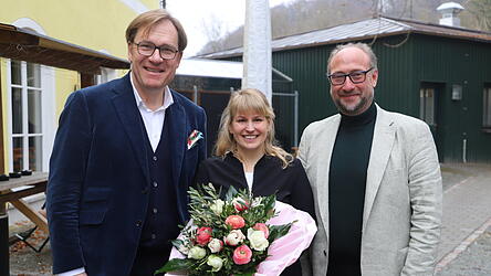 Zweckverbandsvorsitzender Dr. Thomas Pröckl, die zukünftige Intendantin Astrid Großgasteiger sowie Geschäftsführer Konrad Krukowski (von links nach rechts).