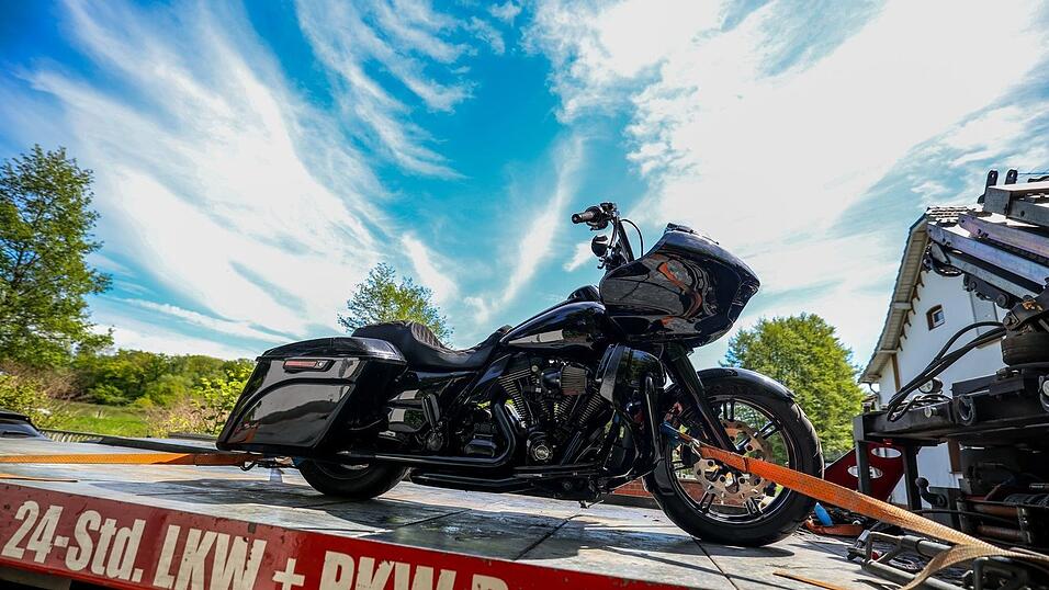 In der Werkstatt eines Mannes in Langenfeld entdeckte die Polizei zahlreiche Motorräder, auch vom Typ Harley-Davidson. In der Werkstatt eines Mannes in Langenfeld entdeckte die Polizei zahlreiche Motorräder, auch vom Typ Harley-Davidson.