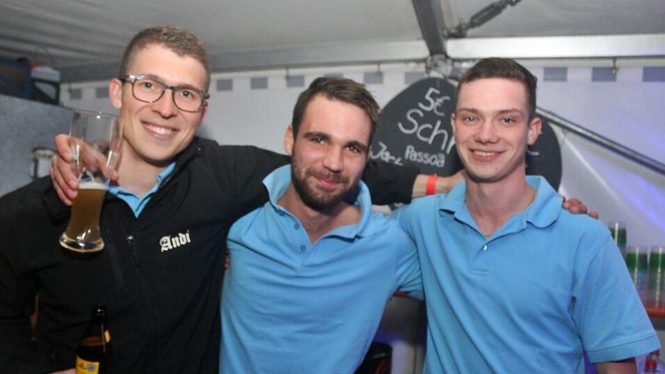 Die besten Bilder vom Wein- und Wei&szlig;bierfest des Burschenvereins Arth und der M&auml;dchengruppe.