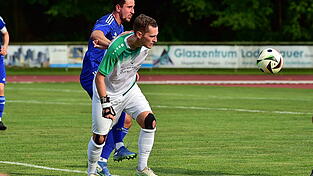 Matthias Sch&auml;fer (in wei&szlig;) legte das 1:0 f&uuml;r Maximilian Semmler auf und den dritten Treffer erzielte der Kapit&auml;n selbst.