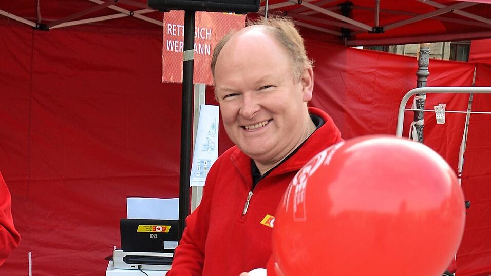 Bernd Vilsmeier im Einsatz am Stand des Auto-Clubs-Europa (ACE) Landshut-Erding: 'Ohne ehrenamtliches Engagement wird unsere Gesellschaft nicht funktionieren.'