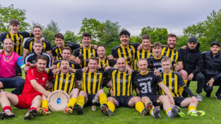 18 Siege, vier Unentschieden, nur zwei Niederlagen: Völlig verdient sichert sich der TSV Oberschneiding die Meisterschaft in der Straubinger Kreisklasse. „Man merkt, wie geil hier alle auf Fußball sind“, sagt Vorstand Christopher Bachmeier über die Mannschaft. 18 Siege, vier Unentschieden, nur zwei Niederlagen: Völlig verdient sichert sich der TSV Oberschneiding die Meisterschaft in der Straubinger Kreisklasse. „Man merkt, wie geil hier alle auf Fußball sind“, sagt Vorstand Christopher Bachmeier über die Mannschaft.