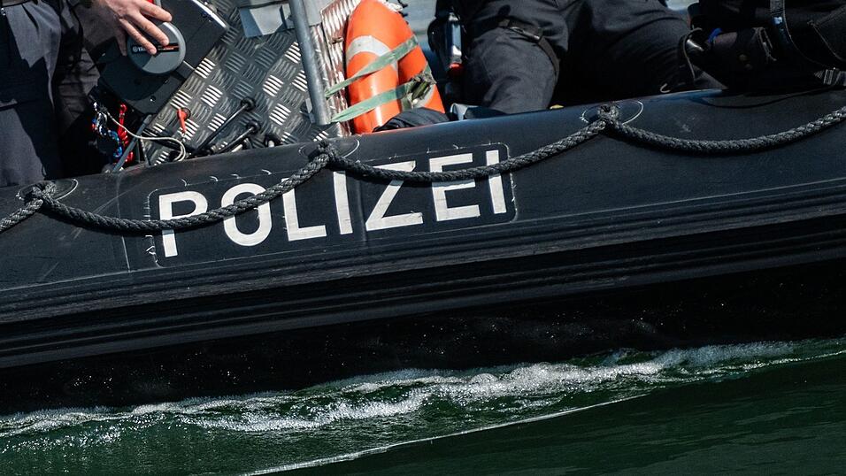Zahlreiche Einsatzkr&auml;fte suchten nach der vermissten Frau auf dem Bodensee. (Symbolbild)
