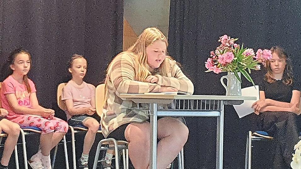 An der Grund- und Mittelschule Straßkirchen wurde in diesem Schuljahr zum ersten Mal ein klassenübergreifender Lesewettbewerb veranstaltet. Das kam so gut an, dass das Format im nächsten Jahr wiederholt wird. An der Grund- und Mittelschule Straßkirchen wurde in diesem Schuljahr zum ersten Mal ein klassenübergreifender Lesewettbewerb veranstaltet. Das kam so gut an, dass das Format im nächsten Jahr wiederholt wird.