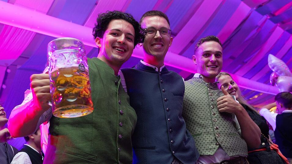 Die Partybilder vom Freitag, 7. August, aus dem Festzelt Wenisch. Die Partybilder vom Freitag, 7. August, aus dem Festzelt Wenisch.