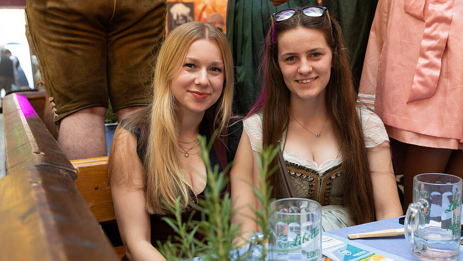 Die Partybilder vom Dienstag, 11. August, aus dem Festzelt Wenisch. Die Partybilder vom Dienstag, 11. August, aus dem Festzelt Wenisch.