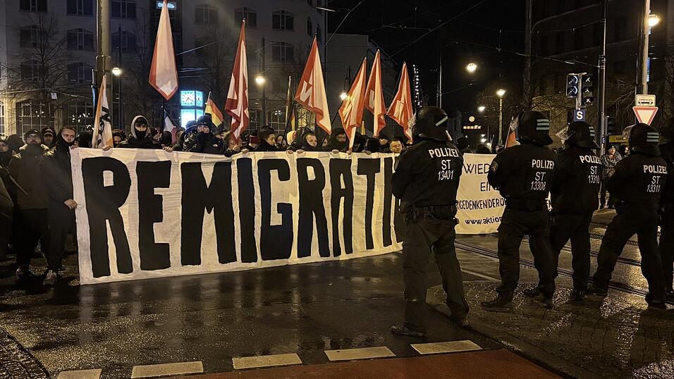 Zu sozialen Unruhen kommt es in Form von Demonstrationen immer wieder mal. Nach der Attacke auf dem Magdeburger Weihnachtsmarkt etwa hatten sich Hunderte Menschen aus dem rechten Spektrum versammelt. Zu sozialen Unruhen kommt es in Form von Demonstrationen immer wieder mal. Nach der Attacke auf dem Magdeburger Weihnachtsmarkt etwa hatten sich Hunderte Menschen aus dem rechten Spektrum versammelt.