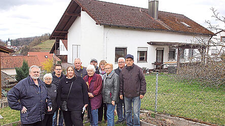 Diese elf Anwohner lehnen ein Achtparteienhaus anstelle des Einfamilienhauses im Hintergrund ab. Diese elf Anwohner lehnen ein Achtparteienhaus anstelle des Einfamilienhauses im Hintergrund ab.
