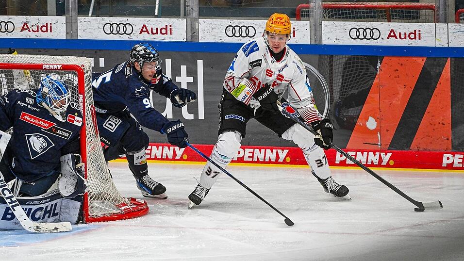 Philipp Preto (M) verlängert seinen Vertrag in Ingolstadt. Philipp Preto (M) verlängert seinen Vertrag in Ingolstadt.