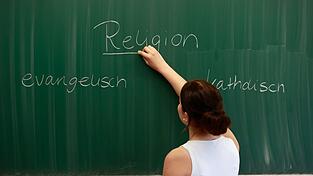 Religion ist an Bayerns Schulen «ordentliches Lehrfach», wie das Kultusministerium betont. (Symbolbild) Religion ist an Bayerns Schulen «ordentliches Lehrfach», wie das Kultusministerium betont. (Symbolbild)