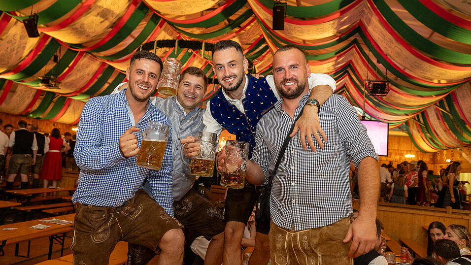 Die Partybilder vom Freitag, 9. August 2024, aus dem Festzelt Weckmann. Die Partybilder vom Freitag, 9. August 2024, aus dem Festzelt Weckmann.