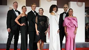Das Filmteam von «Woman Unknown» vor der Premiere. Das Filmteam von «Woman Unknown» vor der Premiere.