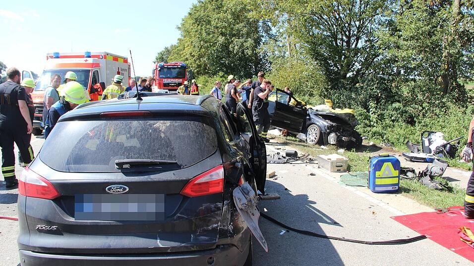 Bei Eichendorf hat es am Freitagnachmittag gekracht. Bei Eichendorf hat es am Freitagnachmittag gekracht.