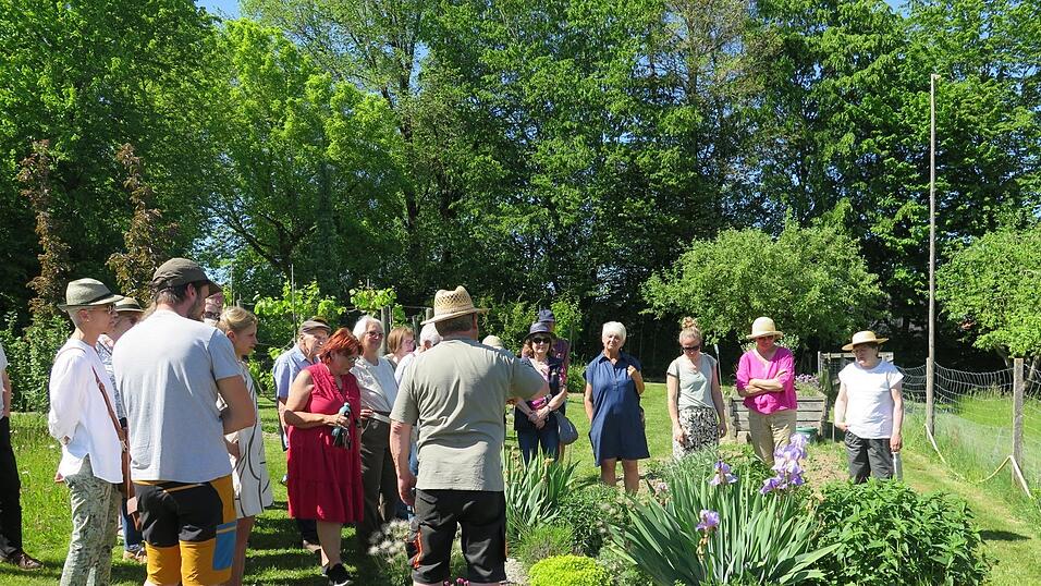 Bei bestem Wetter erhielten die Teilnehmer praxisnahe Einblicke in den klimaangepassten Gartenbau.