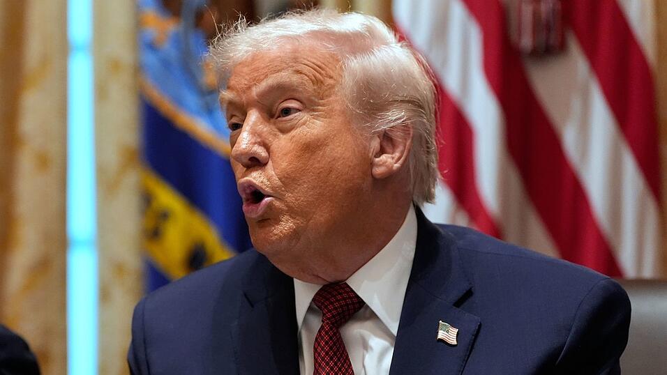 Europa müsse bei vielen Dingen sehr vorsichtig sein, sagte Trump - allerdings ohne Erklärung. Europa müsse bei vielen Dingen sehr vorsichtig sein, sagte Trump - allerdings ohne Erklärung.