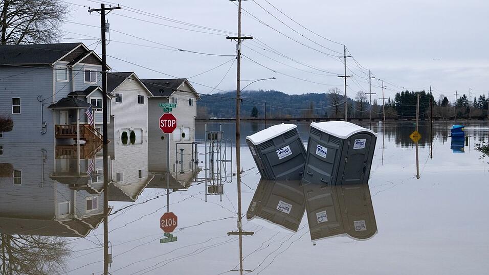 Starkregen setzt Landstriche im US-Bundesstaat Washington unter Wasser.