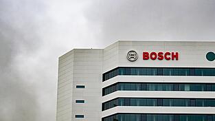 Autozulieferer Bosch will weitere Stellen abbauen. (Archivbild)