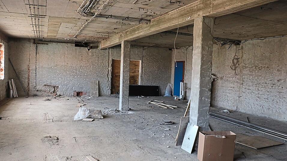 Der Küchentrakt ist im Moment nicht wiederzuerkennen. Bis Mai soll die Baustelle abgeschlossen und die neue Küche in der Hotelberufsschule fertig sein. Der Küchentrakt ist im Moment nicht wiederzuerkennen. Bis Mai soll die Baustelle abgeschlossen und die neue Küche in der Hotelberufsschule fertig sein.