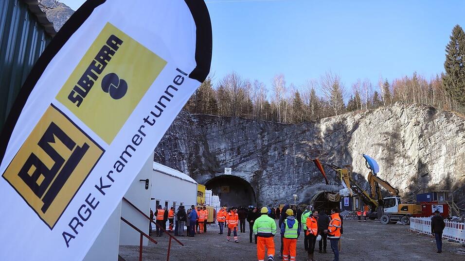Auf der B23 soll mit dem Tunnel das Ortszentrum Garmisch-Partenkirchen umfahren werden. (Archivfoto) Auf der B23 soll mit dem Tunnel das Ortszentrum Garmisch-Partenkirchen umfahren werden. (Archivfoto)
