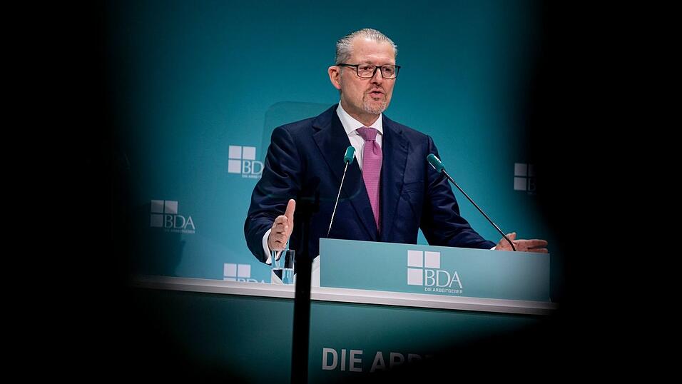 Arbeitgeberpräsident Dulger sagt: Die Koalition muss liefern. Arbeitgeberpräsident Dulger sagt: Die Koalition muss liefern.