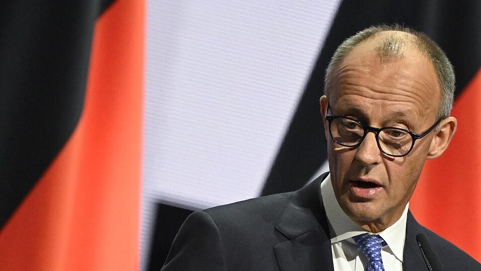 Bundeskanzler Friedrich Merz spricht in Saarbrücken zum Tag der Deutschen Einheit.