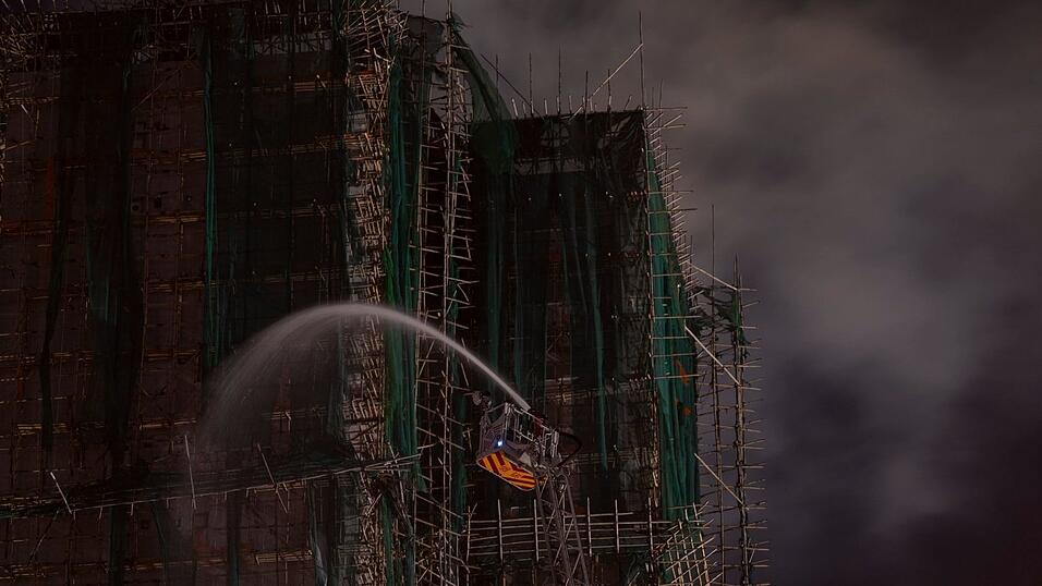 Die Löscharbeiten konnten am Vormittag eingestellt werden. Die Löscharbeiten konnten am Vormittag eingestellt werden.