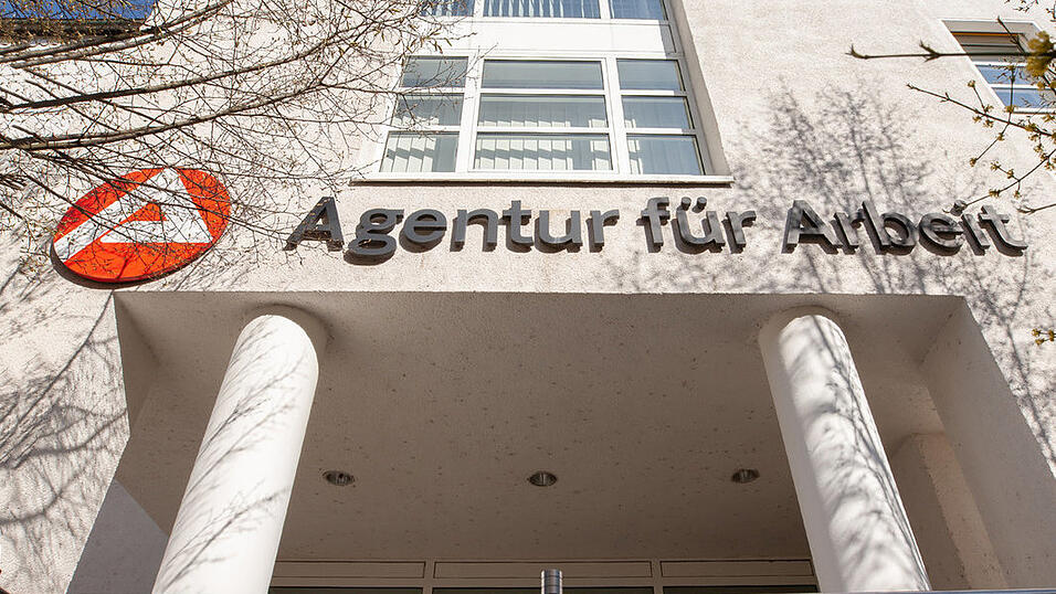 Das Arbeitsmodell seiner Mandantin m&uuml;sse der Arbeitsagentur bekannt gewesen sein, sagte der Verteidiger vor dem Amtsgericht.