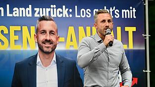 Andere Parteien haben eine Zusammenarbeit mit der AfD ausgeschlossen. Spitzenkandidat Ulrich Siegmund hat als Wahlziel &laquo;45 Prozent plus X&raquo; ausgegeben, um eine absolute Mehrheit f&uuml;r eine Alleinregierung zu erreichen. (Archivbild)