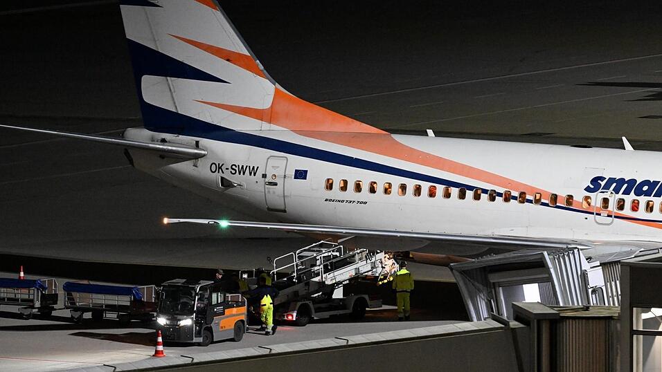 Ein Flug, der kurz vor Ostern in Leipzig gelandet ist, hat die Debatte wieder hochkochen lassen. Ein Flug, der kurz vor Ostern in Leipzig gelandet ist, hat die Debatte wieder hochkochen lassen.