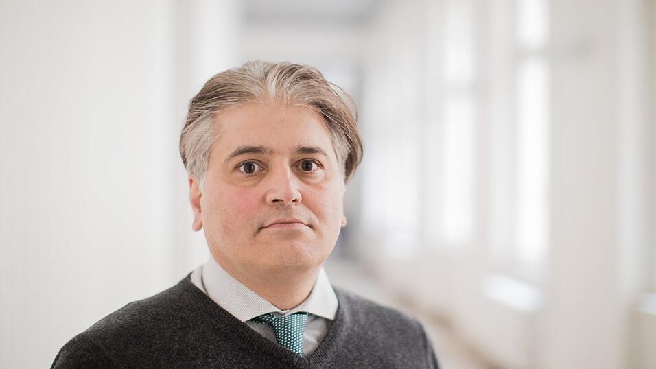 Nachdem der Siegburger NSU-Opferanwalt Daimagüler nach eigenen Angaben eine Nachricht mit der Kennung 'NSU 2.0' erhalten hat, hat die Bonner Staatsanwaltschaft Ermittlungen aufgenommen. Nachdem der Siegburger NSU-Opferanwalt Daimagüler nach eigenen Angaben eine Nachricht mit der Kennung 'NSU 2.0' erhalten hat, hat die Bonner Staatsanwaltschaft Ermittlungen aufgenommen.