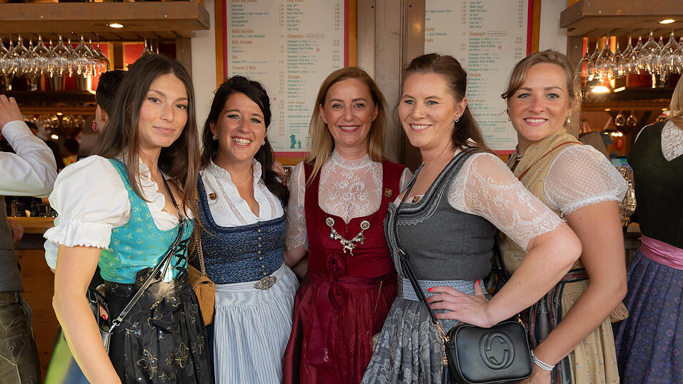 Die Partybilder vom Freitag, 11. August 2023, aus dem Festzelt Krönner. Die Partybilder vom Freitag, 11. August 2023, aus dem Festzelt Krönner.