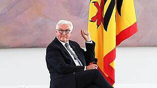 Der Nationalfeiertag, der Tag der Deutschen Einheit, soll der wichtigste im ganzen Land sein. Bundespr&auml;sident Frank-Walter Steinmeier wird am Mittag eine Rede halten. Der Gro&szlig;teil der Deutschen feiert den Tag eher offiziell als lebendig - ein Tag von Funktion&auml;ren f&uuml;r Funktion&auml;re.